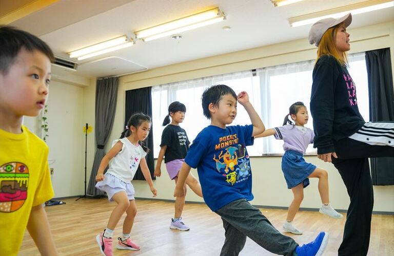 与野でダンス教室をお探しならYG8 DANCE STUDIOへ｜HIPHOP、K-POPが学べる初心者の方安心して通えるクラス